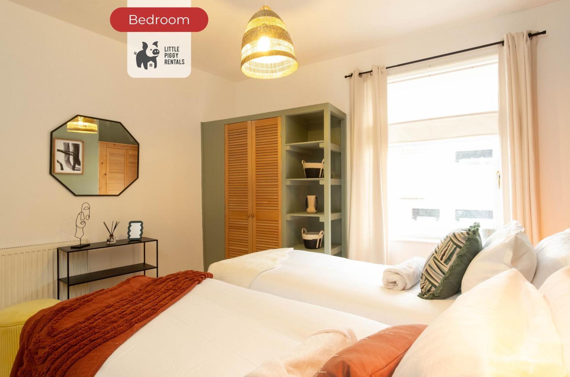 2 Bedroom Apartment By Littlepiggyrentals Short Lets & Serviced Accommodation Leicester With Wi-Fi, Free Parking & Outdoor Area Bilik gambar