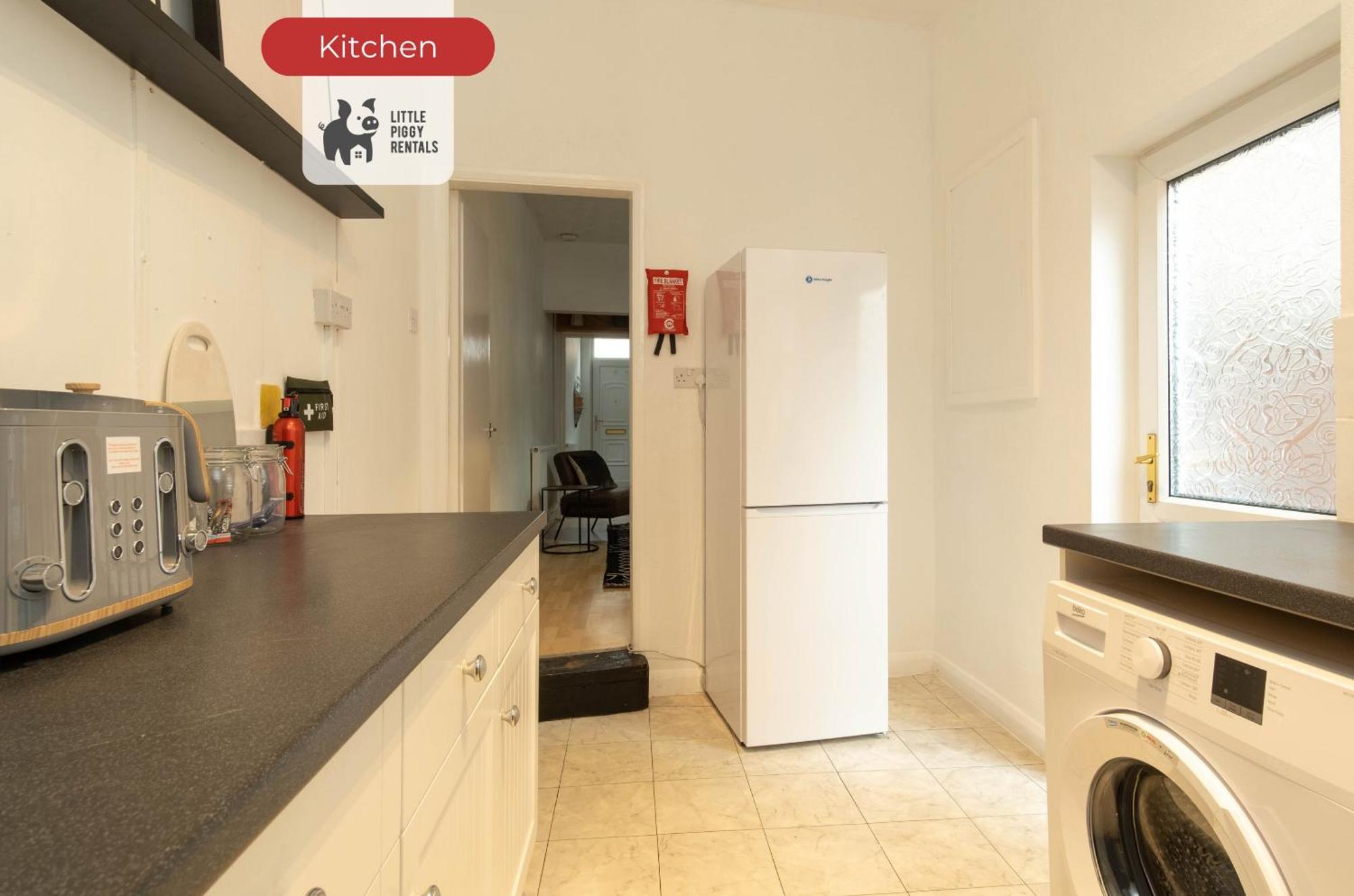 2 Bedroom Apartment By Littlepiggyrentals Short Lets & Serviced Accommodation Leicester With Wi-Fi, Free Parking & Outdoor Area Bilik gambar